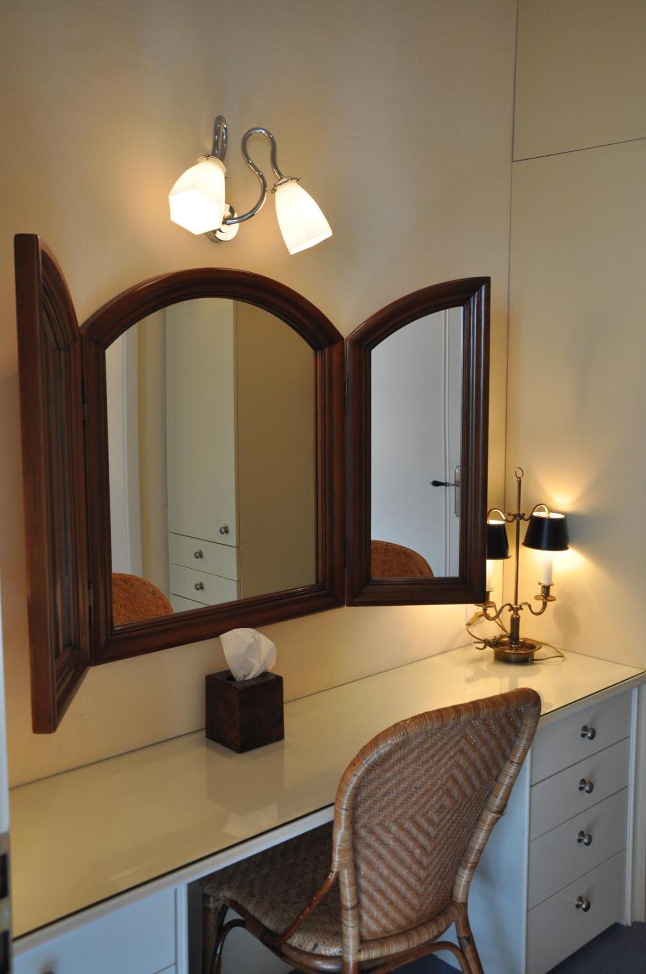 Hotel Unique Innere Enge 4*